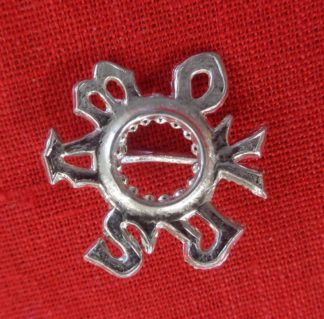 AMOVRS Brooch
