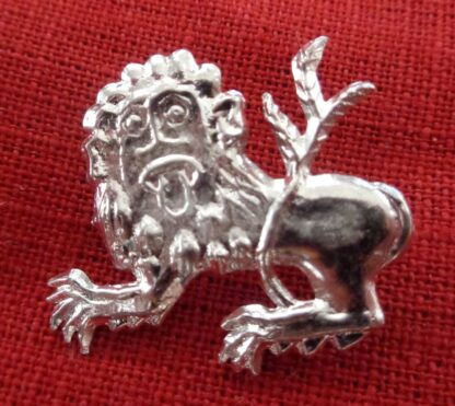 Large lion brooch