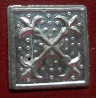Square Stud with Cross Fleury