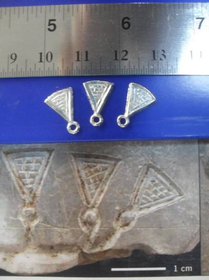 Triangular spangles with the original mold