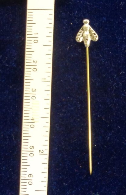 Bee veil pin with scale