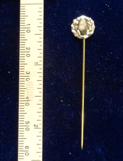 Laurel wreath veil pin with scale