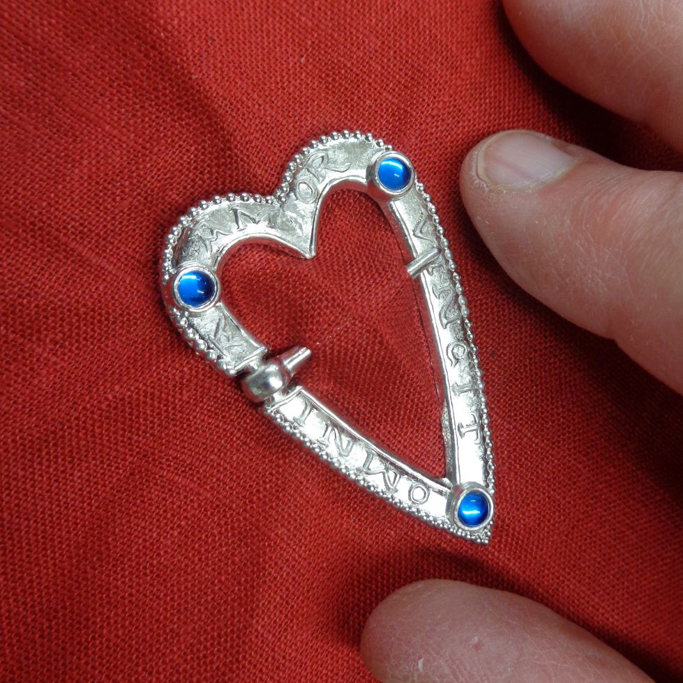Let the fabric smooth out and fill the inside of the ring brooch.