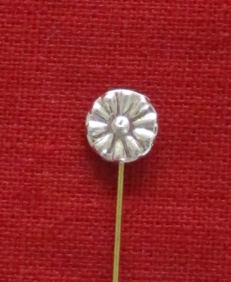 Daisy pin