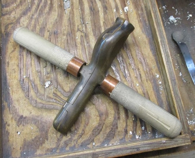 Mold with wooden handles