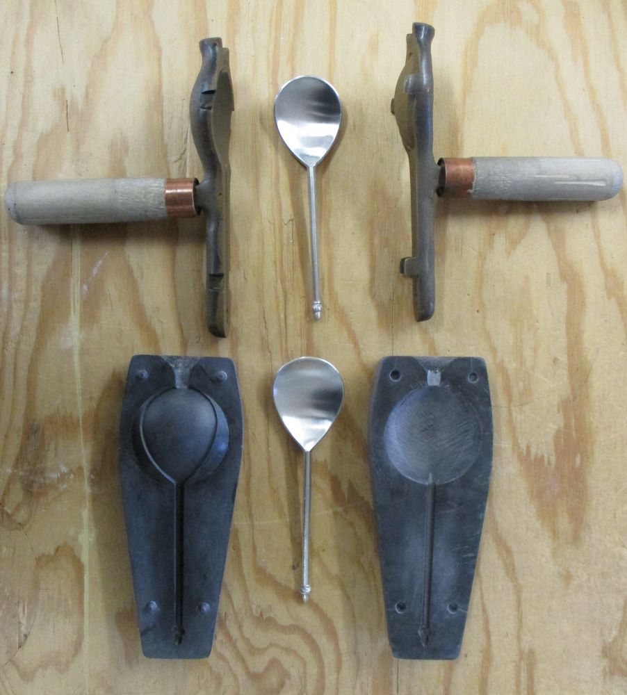 Both molds and their spoons