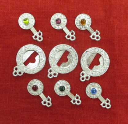 Large interlocking clasps - three "loops" and six "hooks"