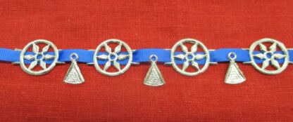 chaplet decoration with triangular spangles