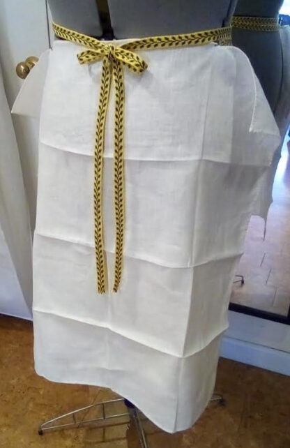 Apron with tablet woven strings with hooks