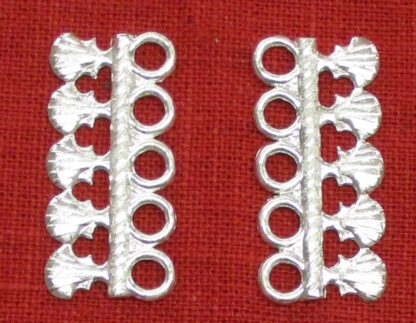 Pair of eyelet bars with shells