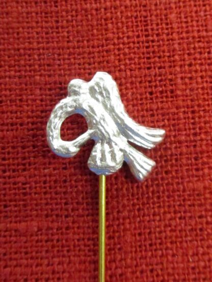 Detail of the head of the pelican veil/wimple pin