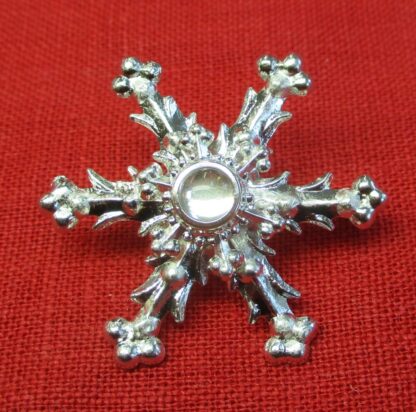 Snowflake brooch with clear glass stone