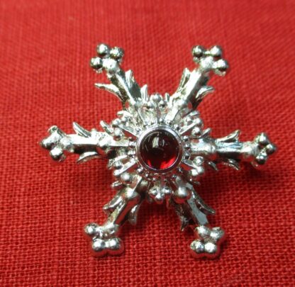 Snowflake brooch with garnet glass stone
