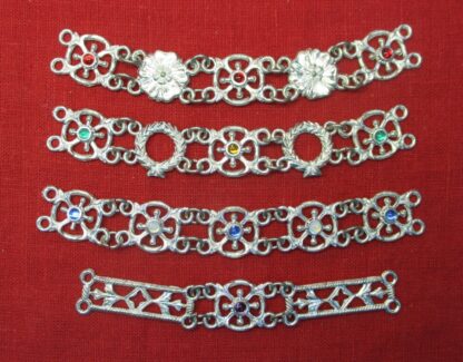 Four combinations of links for collars