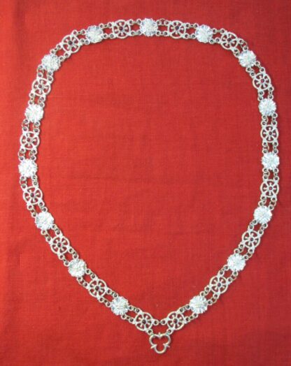 A long necklace of links, alternating a link with a garnet stones and roses.
