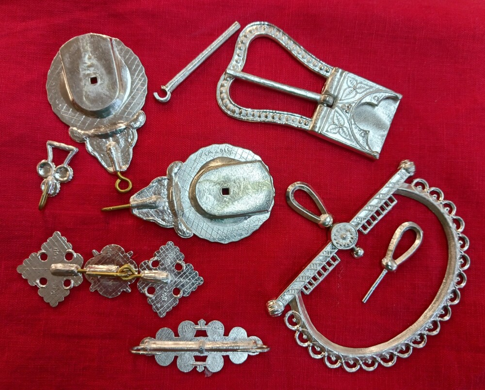 Demicient parts, buckle with reinforced tongue, cloak clasp, cloak hook, large purse frame